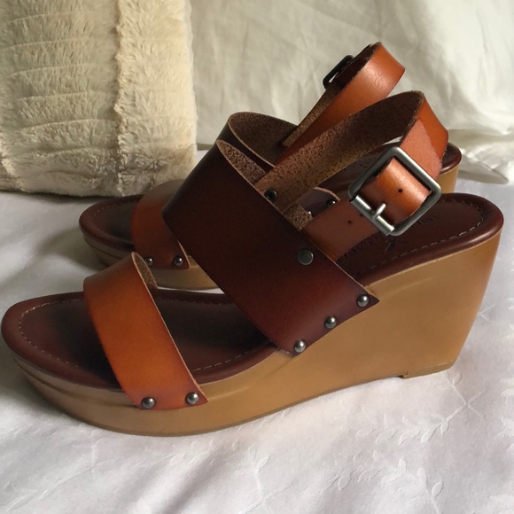 NWOT Size 7 American Eagle wedges. - Picture 3 of 3